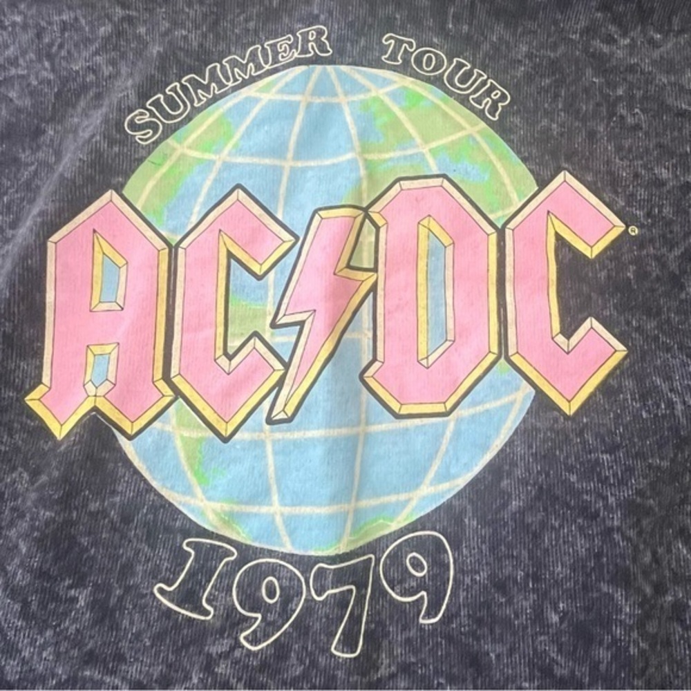 AC DC Summer Tour 1979 Crop Sweatshirt Hoodie Women Medium Acid Wash Great‎ - Picture 2 of 10